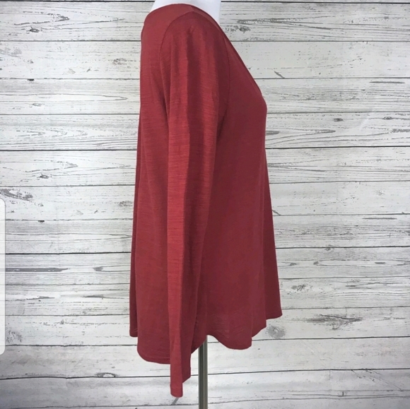 Banana Republic Red V-neck Tee - Picture 4 of 7